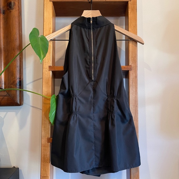 Central Park West SZ M Black Sleeveless Ruffle Top! - Picture 8 of 8